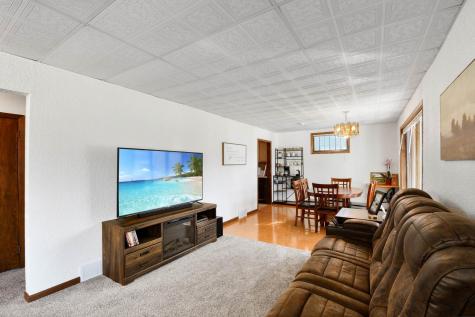 1127 8th Avenue S Fargo ND 58103