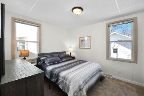 1127 8th Avenue S Fargo ND 58103