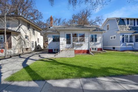 1127 8th Avenue S Fargo ND 58103
