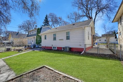 1127 8th Avenue S Fargo ND 58103