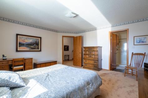 747 5th Avenue NW Valley City ND 58072