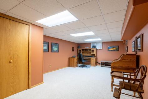 747 5th Avenue NW Valley City ND 58072
