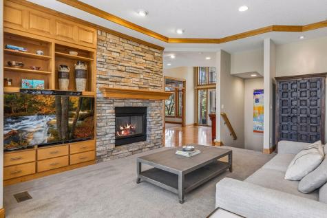 3717 Fairway Point Woodbury MN 55125