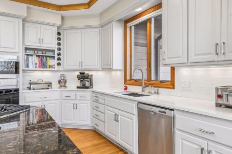 3717 Fairway Point Woodbury MN 55125