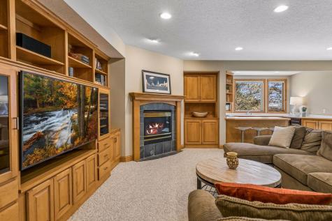 3717 Fairway Point Woodbury MN 55125