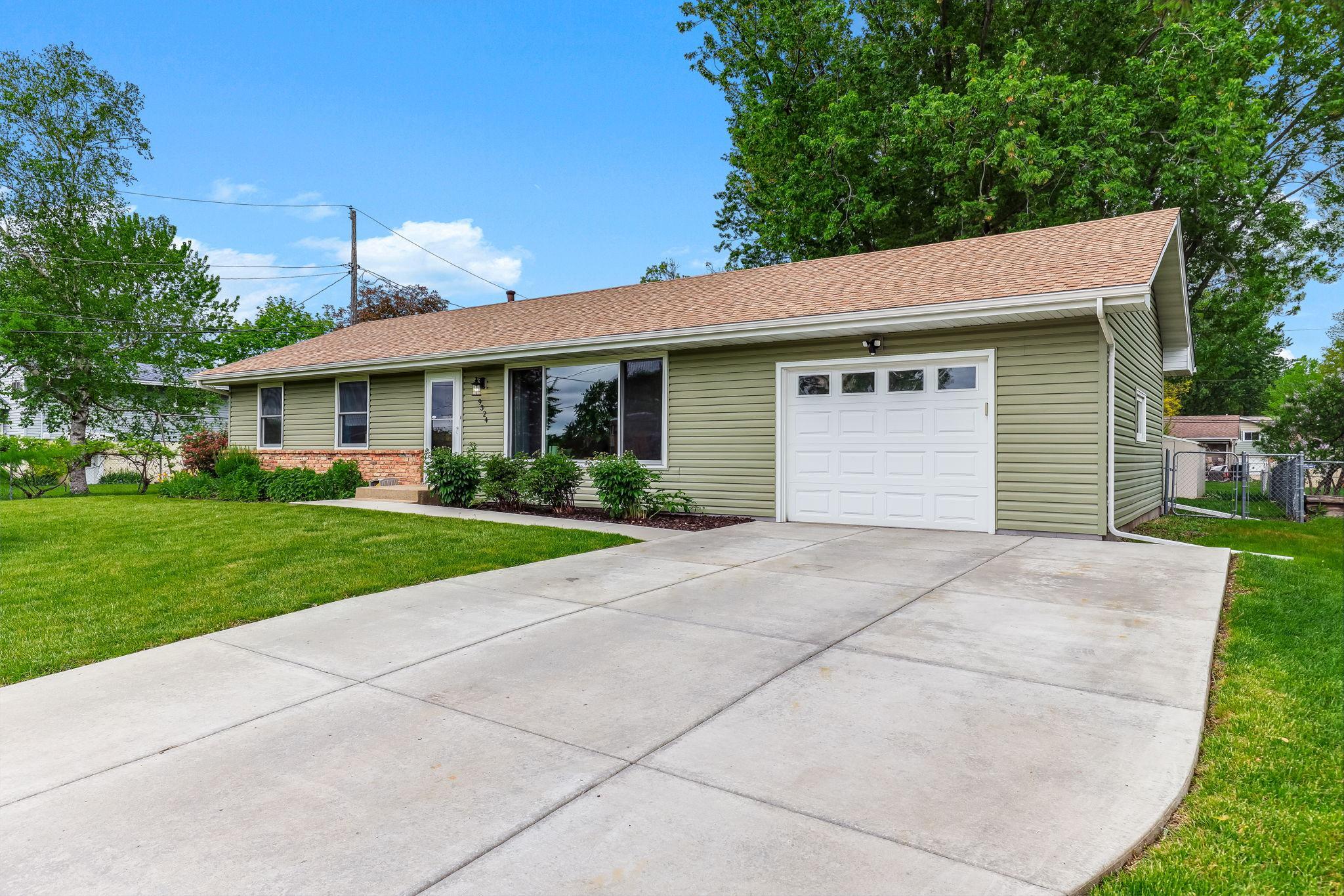 9324 30th Avenue N New Hope MN 55427