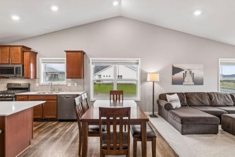 1418 Nutmeg Circle Carver MN 55315