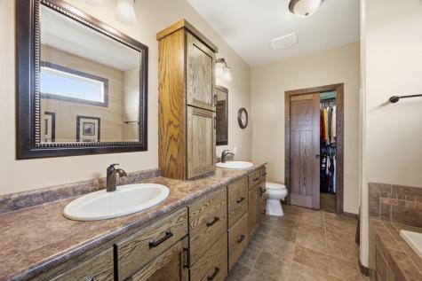 825 18th Avenue W West Fargo ND 58078