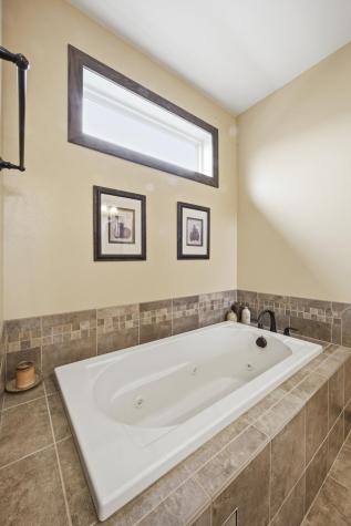 825 18th Avenue W West Fargo ND 58078