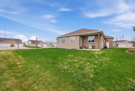 825 18th Avenue W West Fargo ND 58078