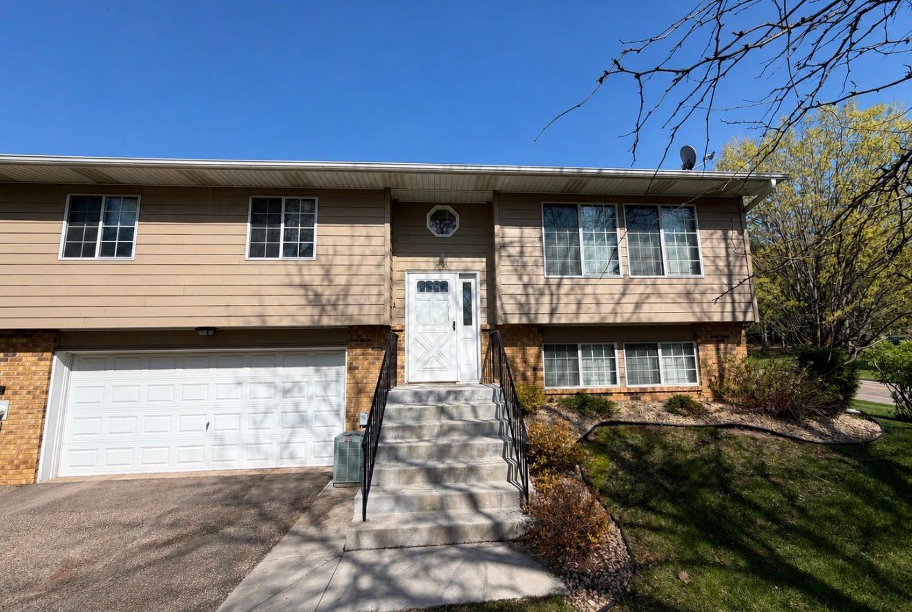 2301 Mailand Road E Maplewood MN 55119