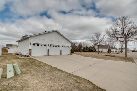 560 41st Avenue S Moorhead MN 56560