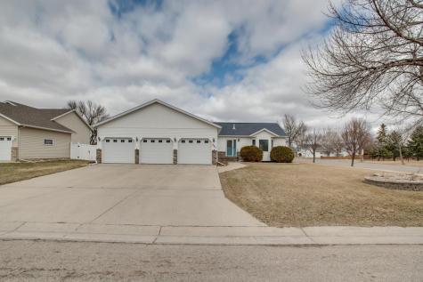 560 41st Avenue S Moorhead MN 56560