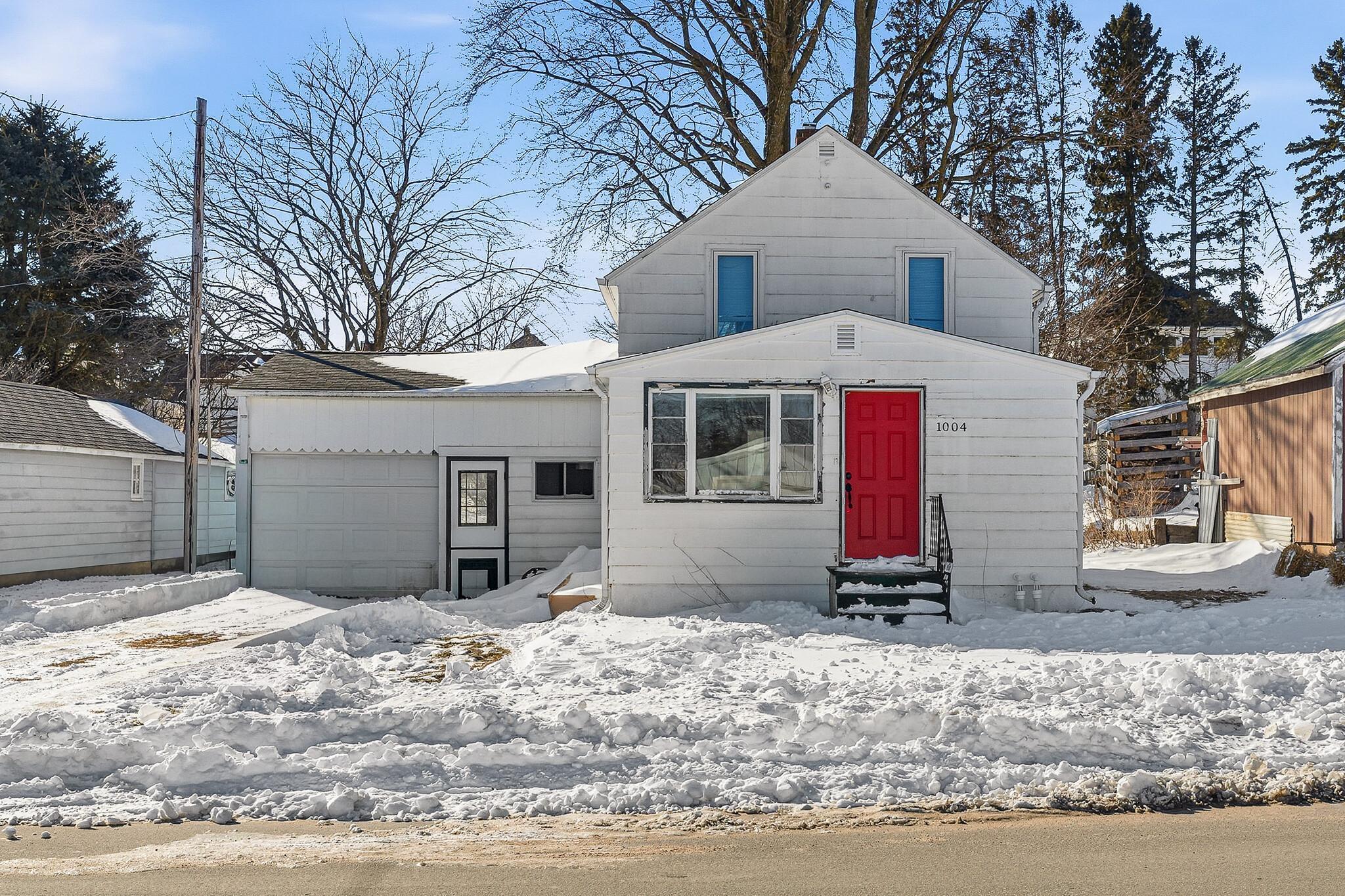 1004 E Main Street Caledonia MN 55921
