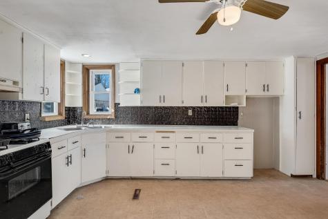1004 E Main Street Caledonia MN 55921