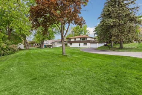 868 Oakwood Drive Anoka MN 55303