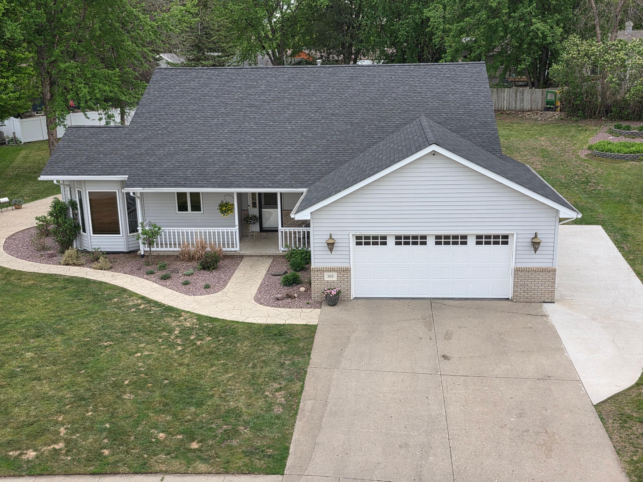 885 Briarwood Drive Worthington MN 56187