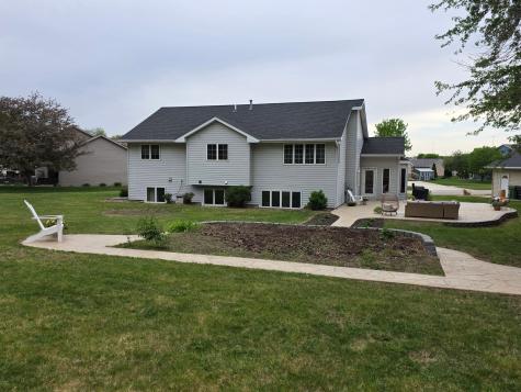 885 Briarwood Drive Worthington MN 56187
