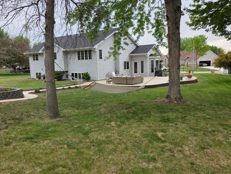 885 Briarwood Drive Worthington MN 56187