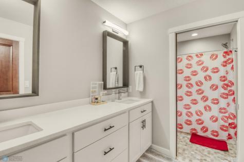 8224 Memory Lane Horace ND 58047