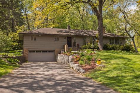 805 Kingsview Lane N Plymouth MN 55447