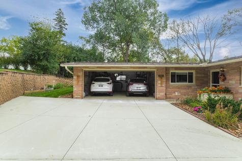 1800 Hiawatha Court NE Rochester MN 55906