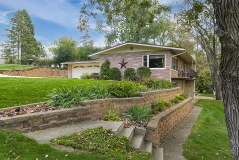 1800 Hiawatha Court NE Rochester MN 55906