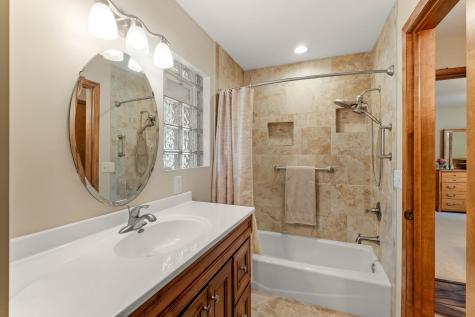 1800 Hiawatha Court NE Rochester MN 55906