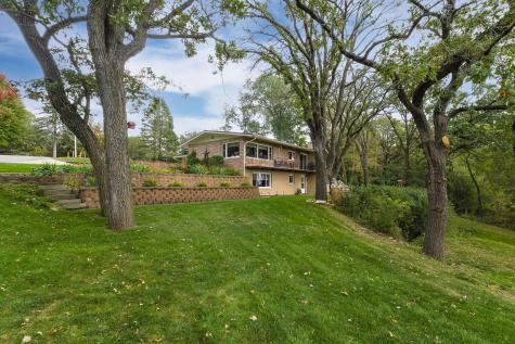1800 Hiawatha Court NE Rochester MN 55906