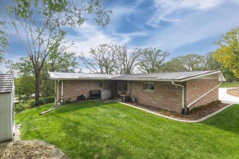 1800 Hiawatha Court NE Rochester MN 55906