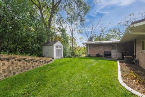 1800 Hiawatha Court NE Rochester MN 55906