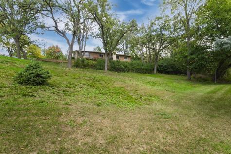 1800 Hiawatha Court NE Rochester MN 55906