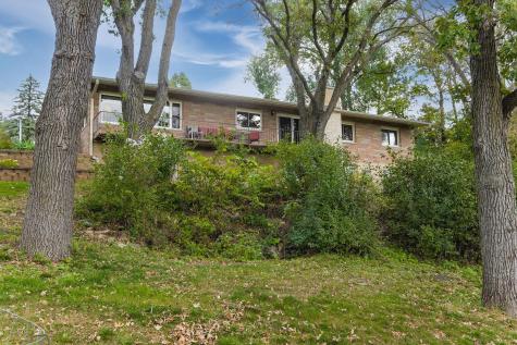 1800 Hiawatha Court NE Rochester MN 55906