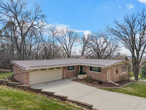 1800 Hiawatha Court NE Rochester MN 55906