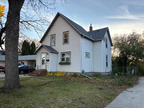 1215 6th Street S Moorhead MN 56560