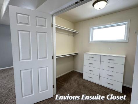 6163 Maple Valley Drive S Fargo ND 58104