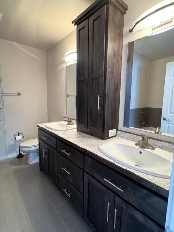 6163 Maple Valley Drive S Fargo ND 58104