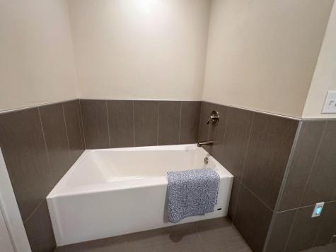 6163 Maple Valley Drive S Fargo ND 58104