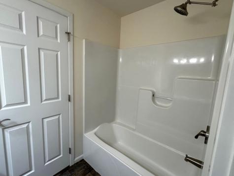 6163 Maple Valley Drive S Fargo ND 58104