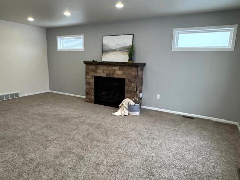 6163 Maple Valley Drive S Fargo ND 58104