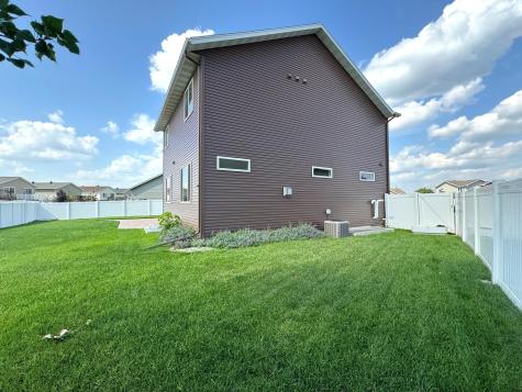 6163 Maple Valley Drive S Fargo ND 58104