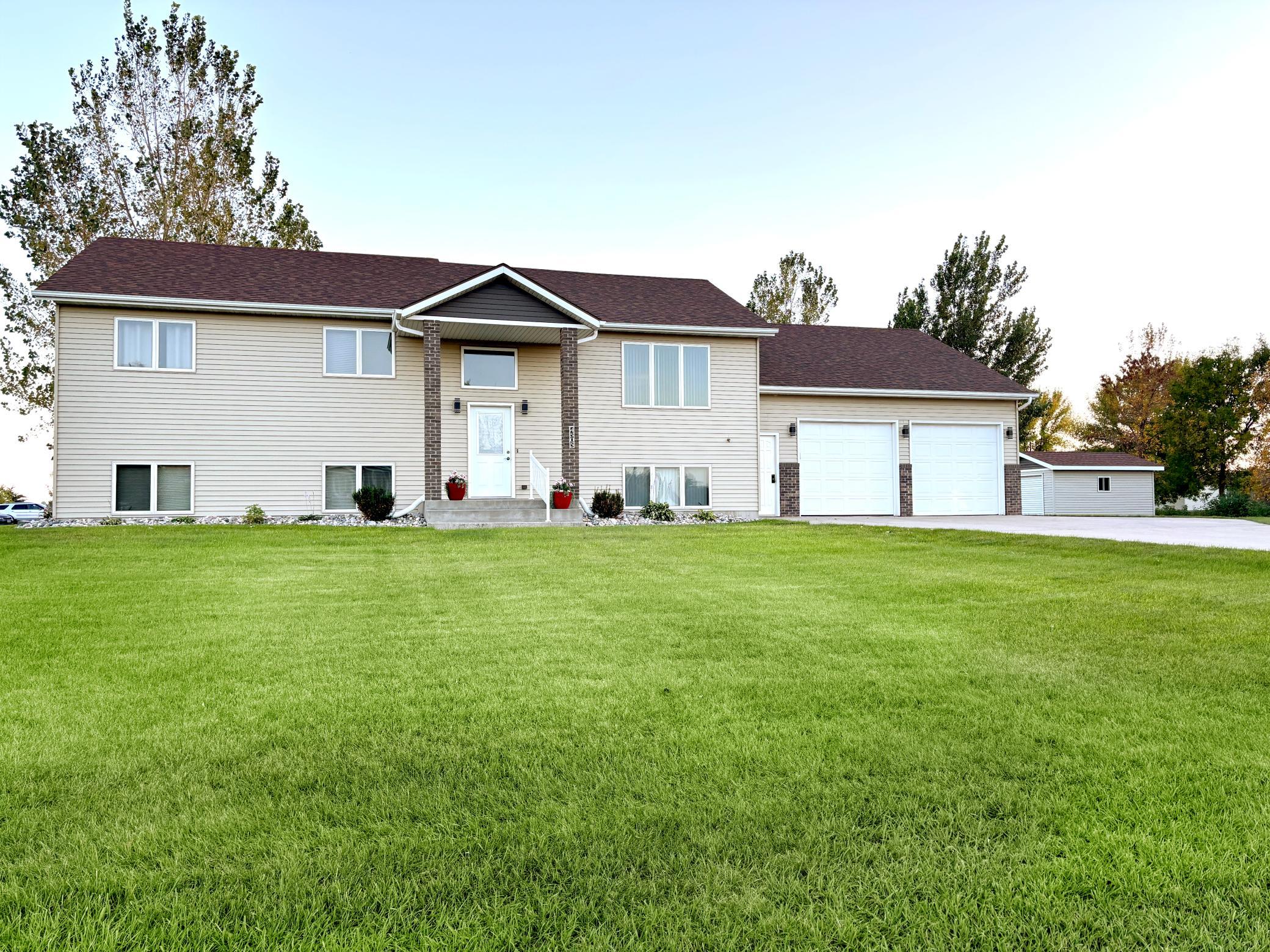 4505 36th Avenue N Fargo ND 58102