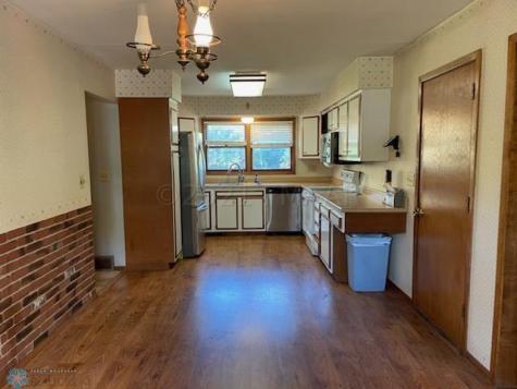 802 11th Avenue N Moorhead MN 56560