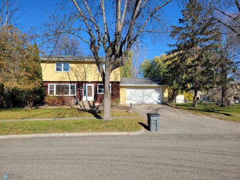 802 11th Avenue N Moorhead MN 56560