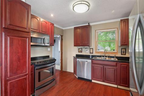 2719 16th Avenue E North Saint Paul MN 55109