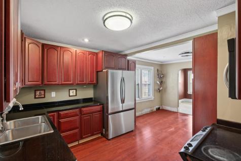 2719 16th Avenue E North Saint Paul MN 55109