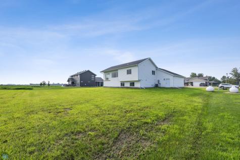 300 Prairie Drive N Hankinson ND 58041