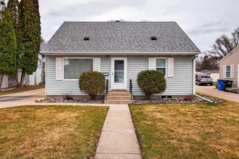 1633 10th Avenue S Fargo ND 58103
