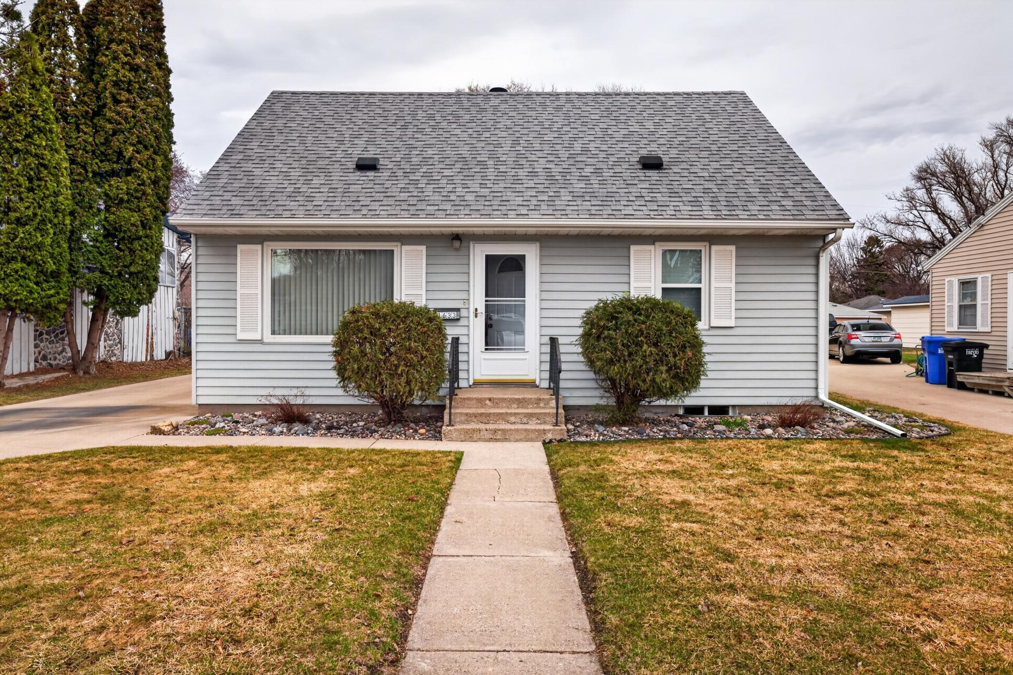 1633 10th Avenue S Fargo ND 58103