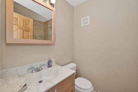 1633 10th Avenue S Fargo ND 58103